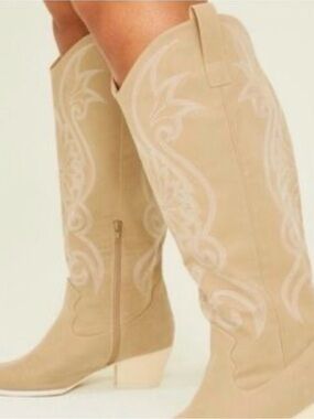 Women’s Tall Western Boots in Beige
